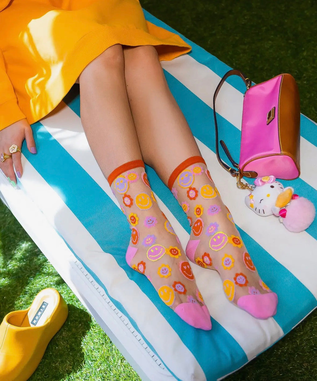 Smiley Face Daisy Sheer Crew Sock